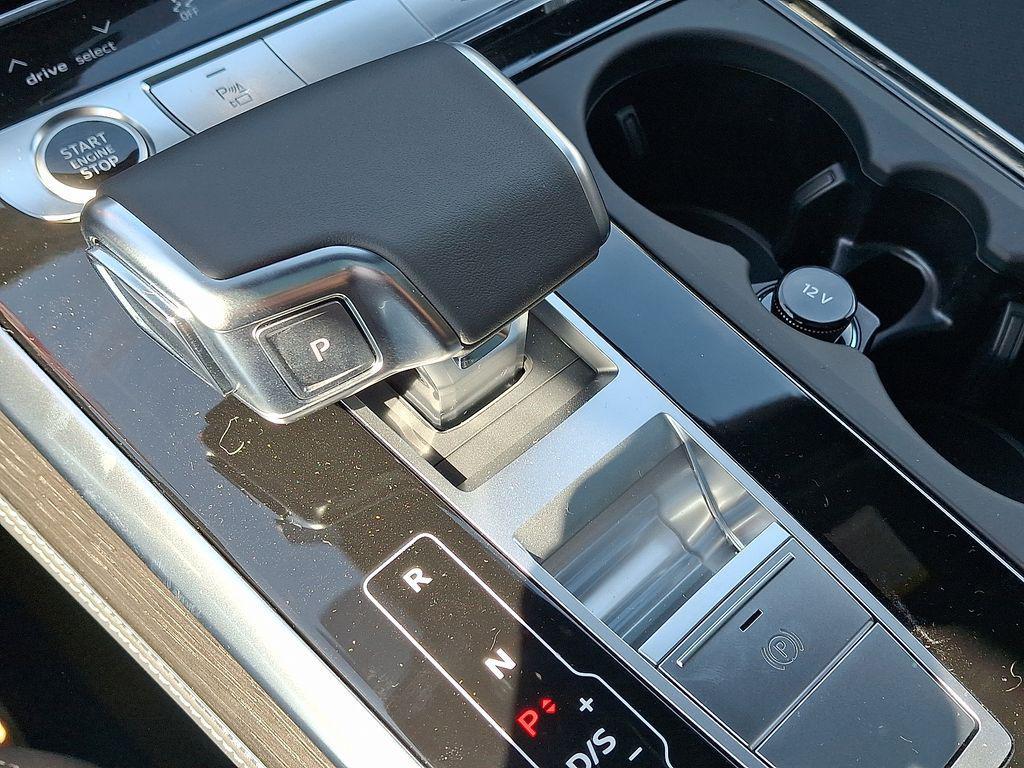new 2026 Audi Q7 car, priced at $78,140
