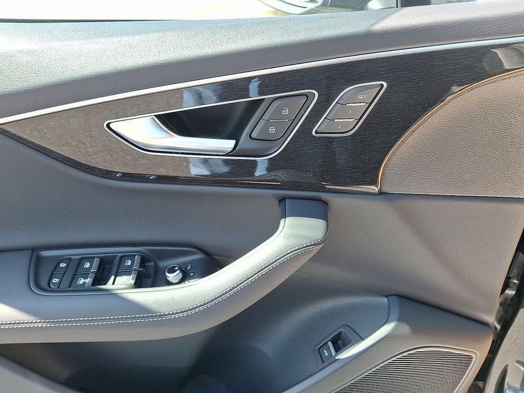 new 2026 Audi Q7 car, priced at $78,140