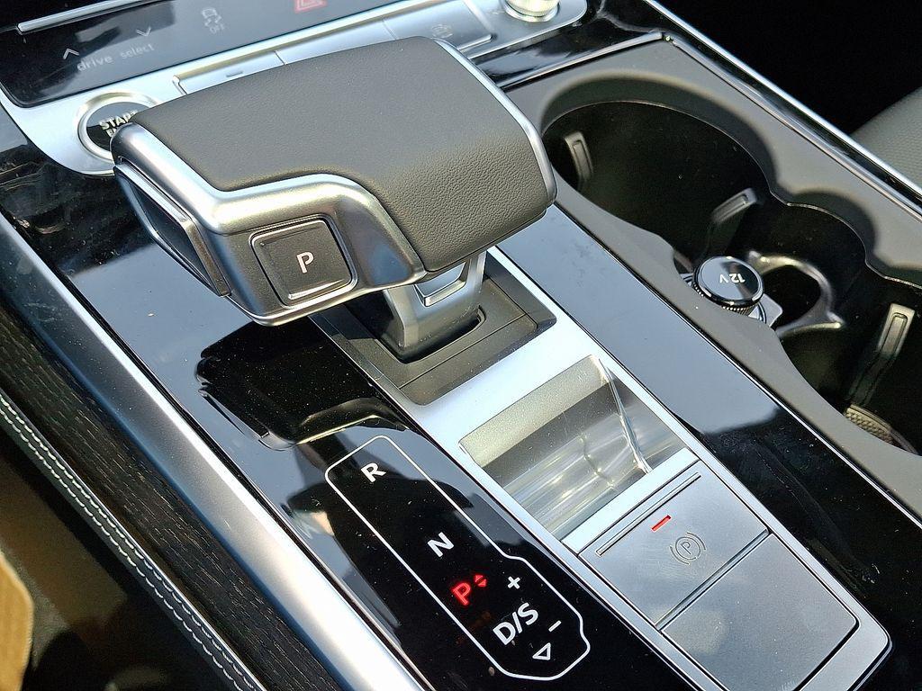 new 2025 Audi Q7 car, priced at $75,350