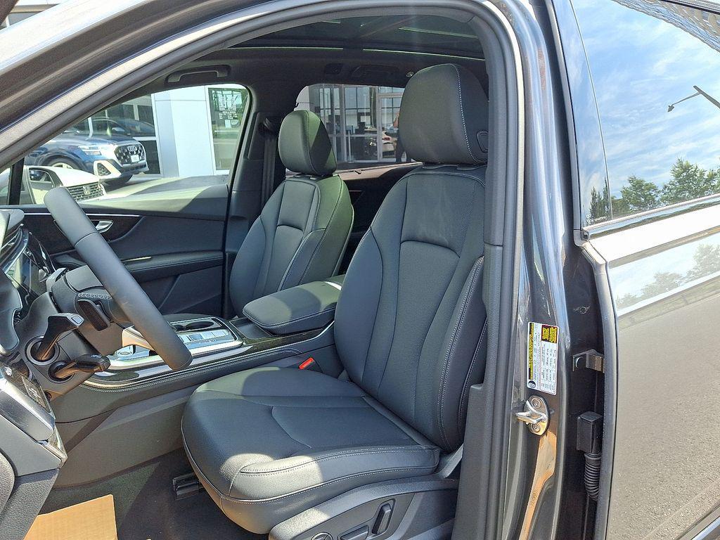 new 2025 Audi Q7 car, priced at $77,580