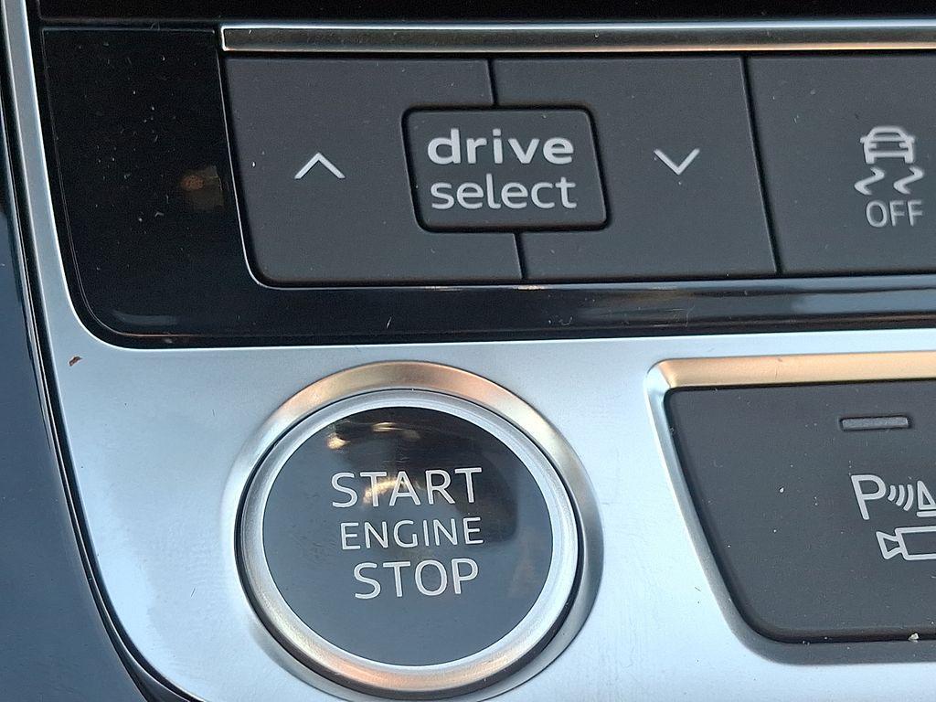 new 2026 Audi Q7 car, priced at $68,295