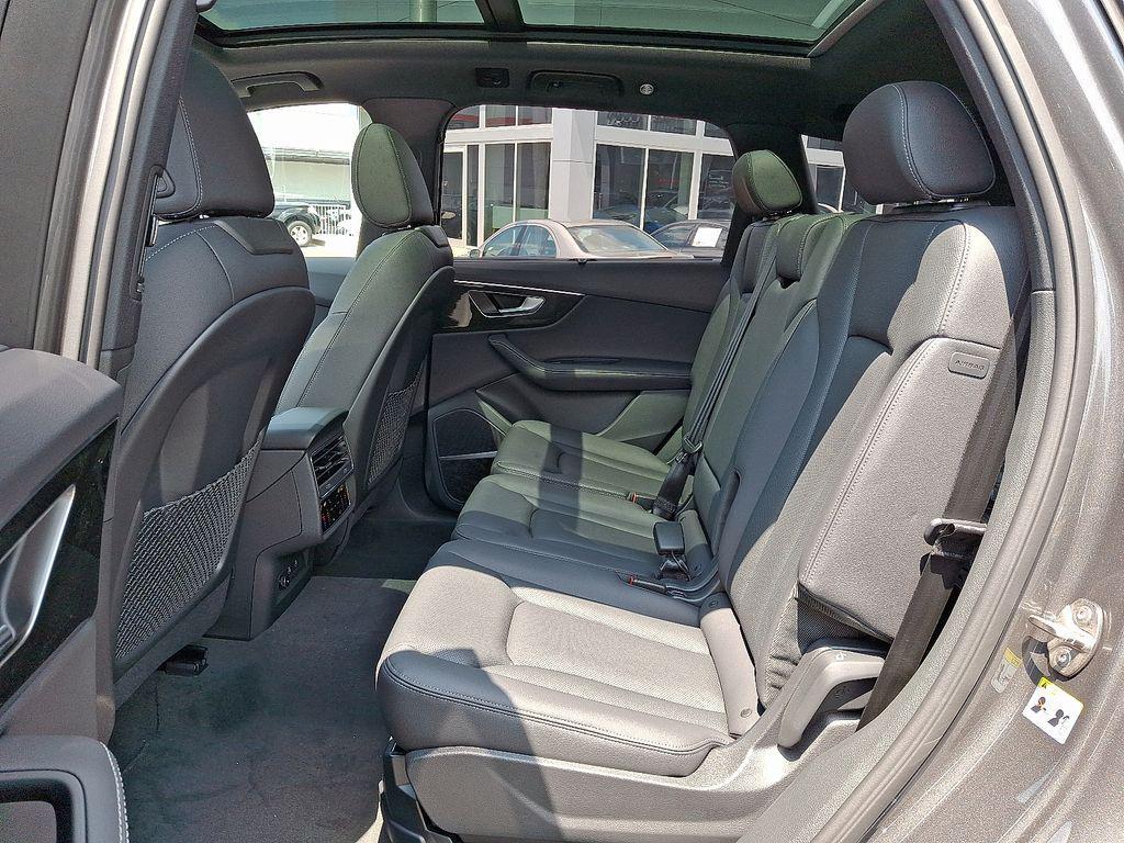 new 2025 Audi Q7 car, priced at $77,580