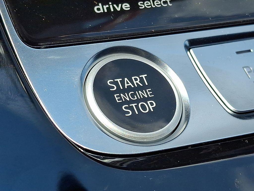 new 2025 Audi Q7 car, priced at $77,580