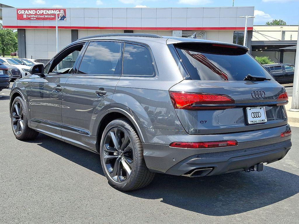 new 2025 Audi Q7 car, priced at $77,580