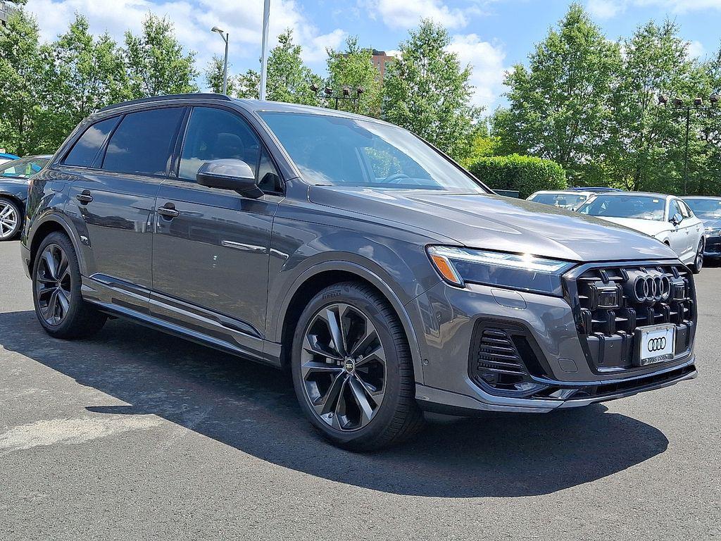 new 2025 Audi Q7 car, priced at $77,580