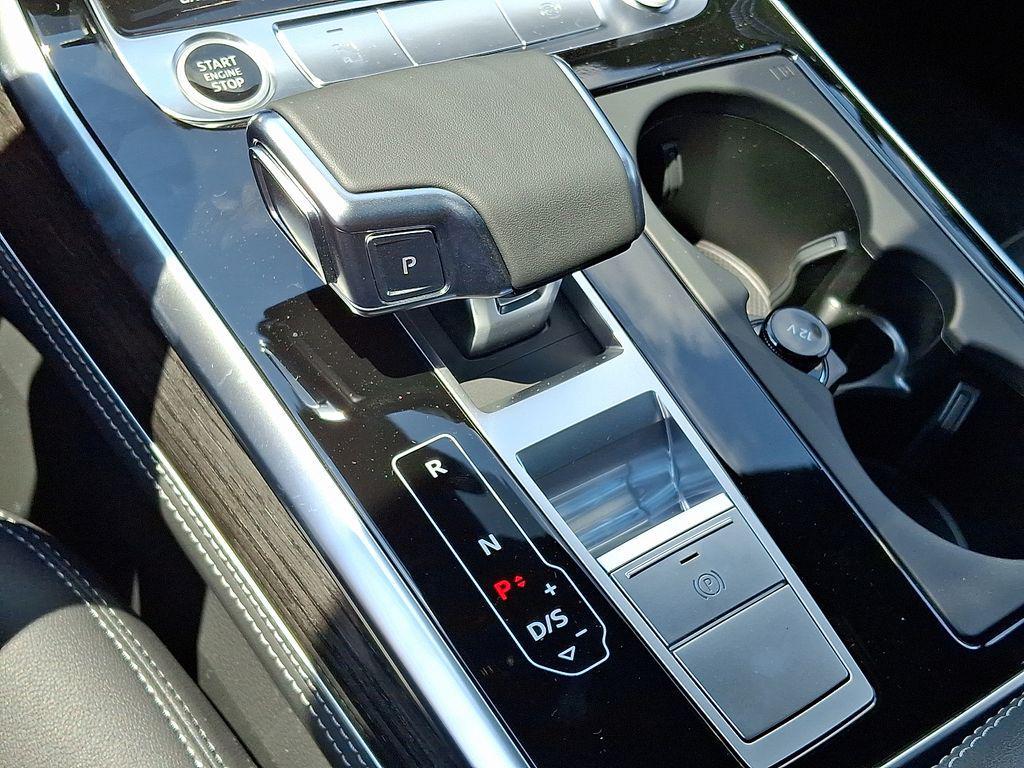 new 2025 Audi Q7 car, priced at $77,580