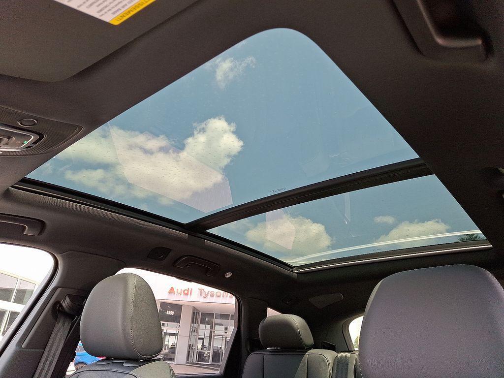 new 2025 Audi Q7 car, priced at $77,580