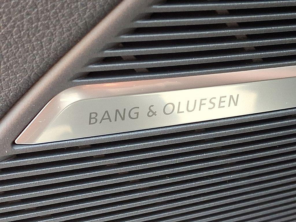 new 2025 Audi Q7 car, priced at $77,580