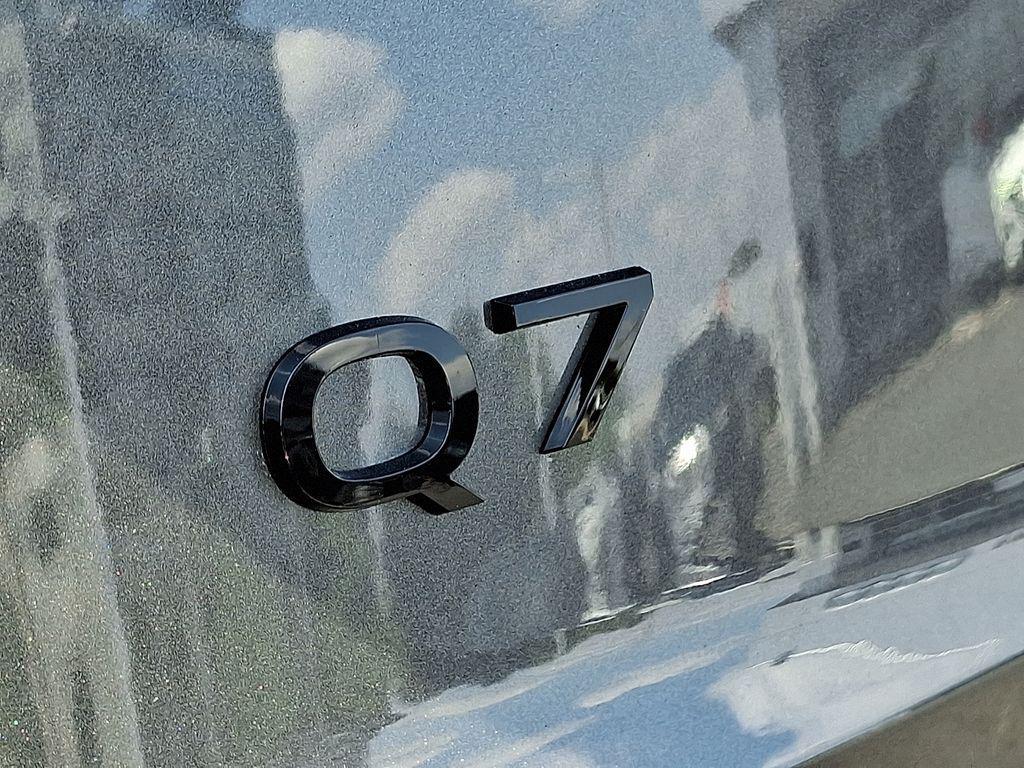 new 2025 Audi Q7 car, priced at $77,580