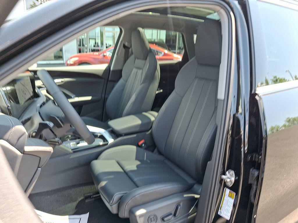 new 2025 Audi Q5 car, priced at $61,300