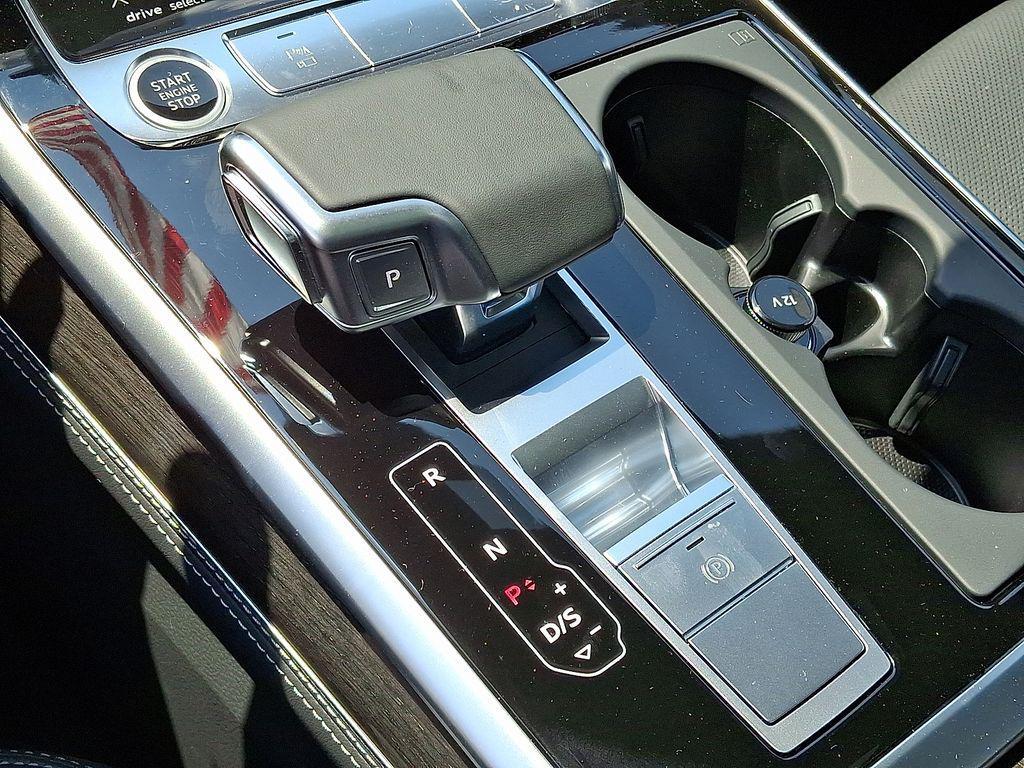 new 2025 Audi Q7 car, priced at $76,350