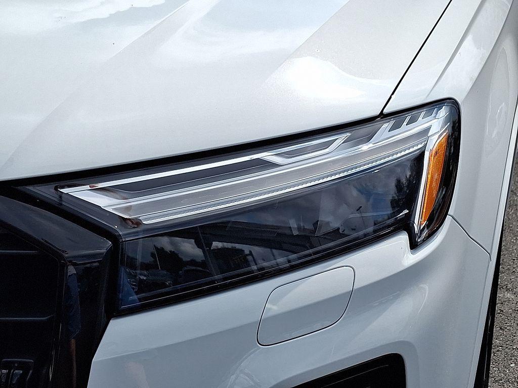 new 2025 Audi Q7 car, priced at $77,580