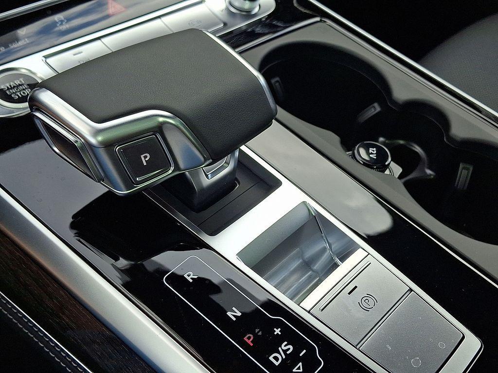 new 2025 Audi Q7 car, priced at $77,580