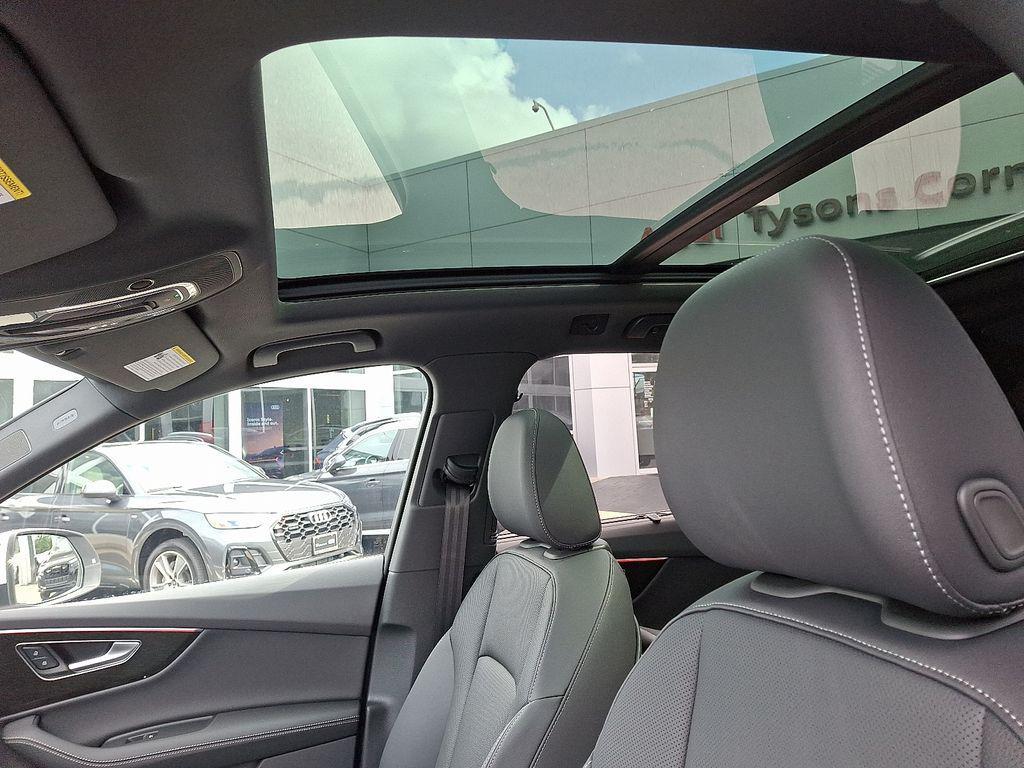 new 2025 Audi Q7 car, priced at $77,580