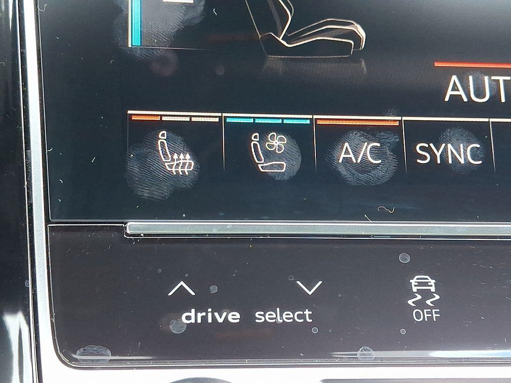 new 2025 Audi Q7 car, priced at $77,580