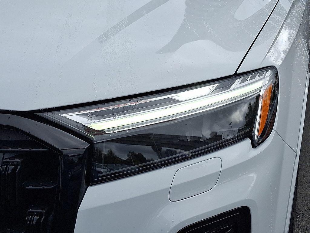 new 2026 Audi Q7 car, priced at $78,295