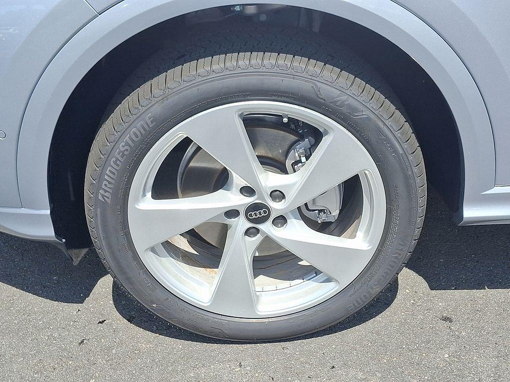 new 2025 Audi Q5 car, priced at $61,300