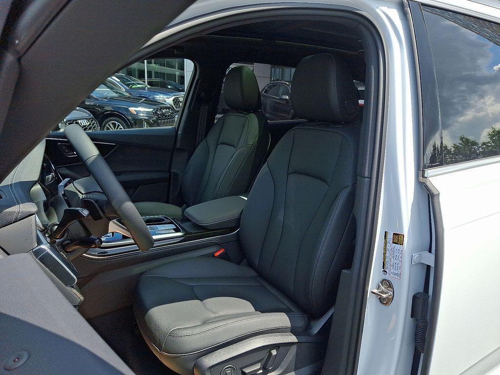 new 2025 Audi Q7 car, priced at $76,350