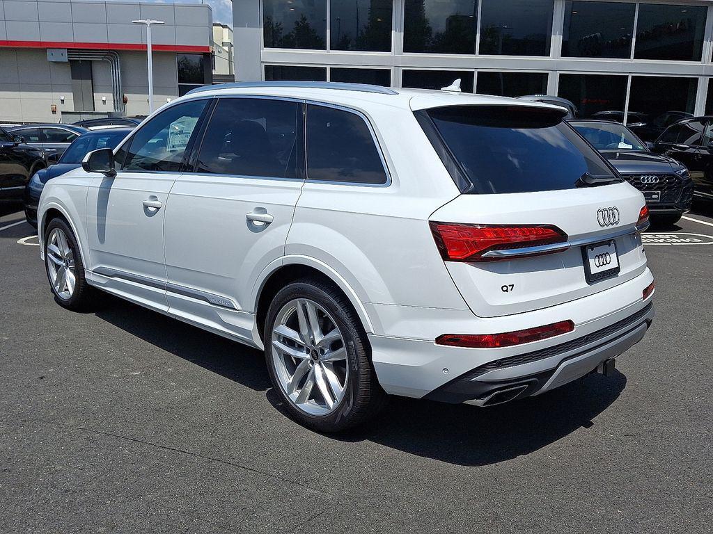 new 2025 Audi Q7 car, priced at $76,350