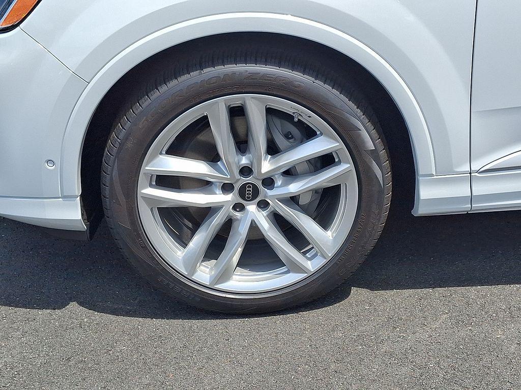 new 2025 Audi Q7 car, priced at $76,350