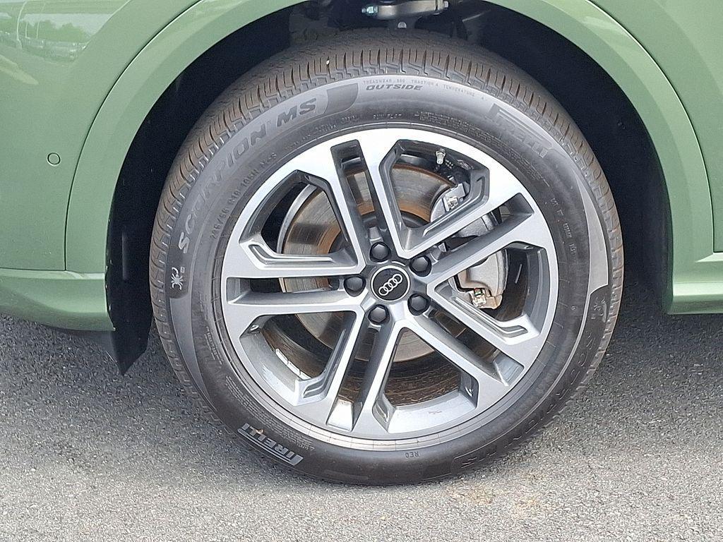 new 2025 Audi Q5 car, priced at $60,060