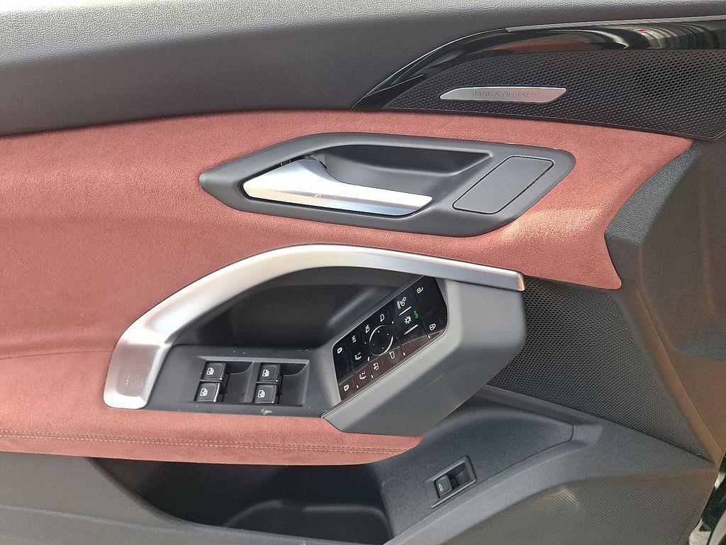 new 2025 Audi SQ5 car, priced at $77,515