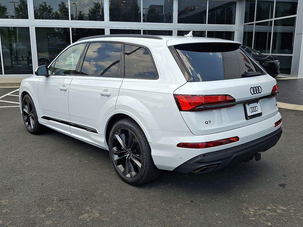 new 2025 Audi Q7 car, priced at $77,580