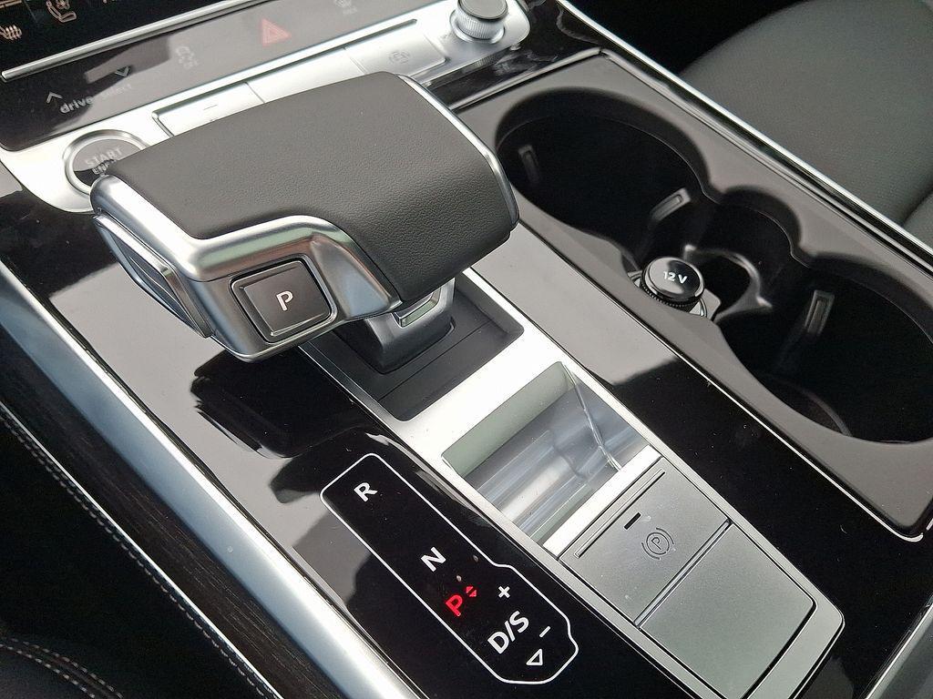 new 2026 Audi Q7 car, priced at $78,140