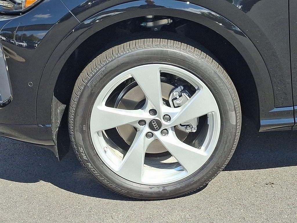 new 2025 Audi Q5 car, priced at $61,950
