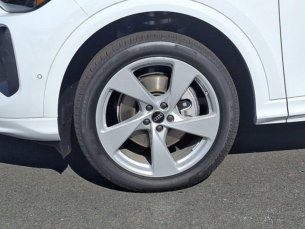 new 2025 Audi Q5 car, priced at $61,950