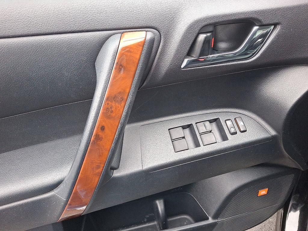 used 2013 Toyota Highlander car, priced at $8,998