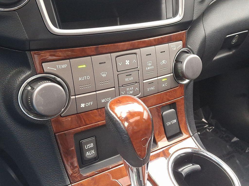 used 2013 Toyota Highlander car, priced at $8,998