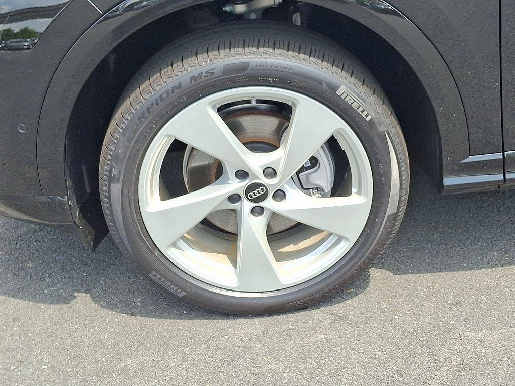 new 2025 Audi Q5 car, priced at $61,950