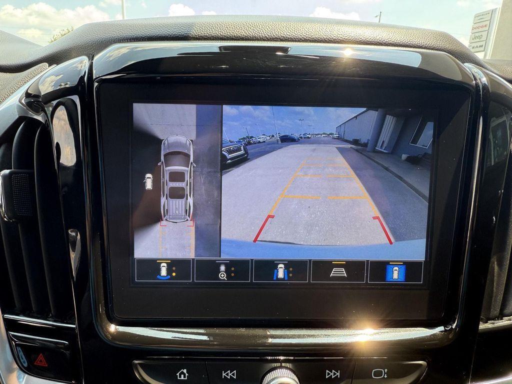 used 2023 Chevrolet Traverse car, priced at $30,987