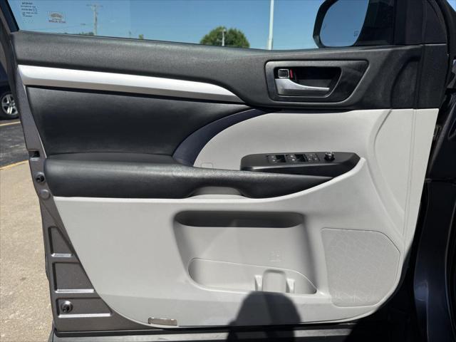 used 2019 Toyota Highlander car, priced at $26,987