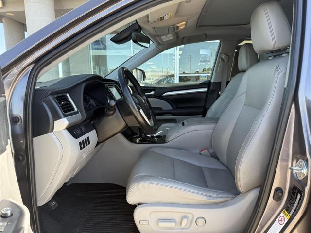 used 2019 Toyota Highlander car, priced at $26,987
