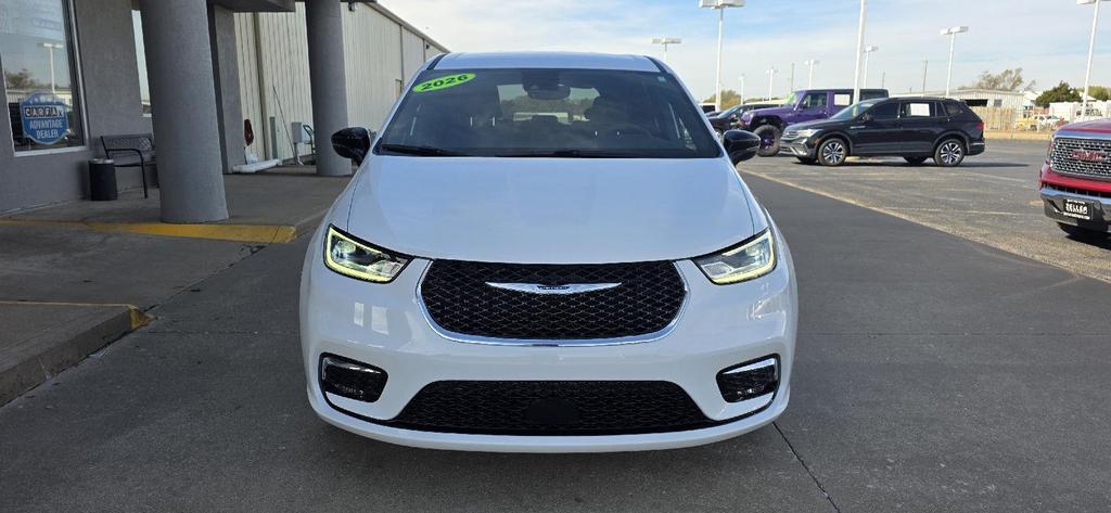 new 2026 Chrysler Pacifica car, priced at $43,335