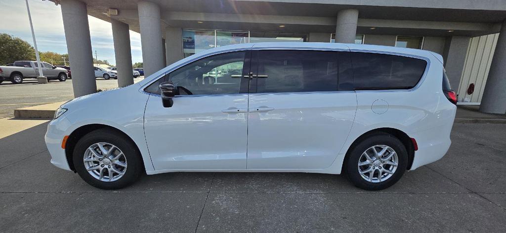 new 2026 Chrysler Pacifica car, priced at $43,335