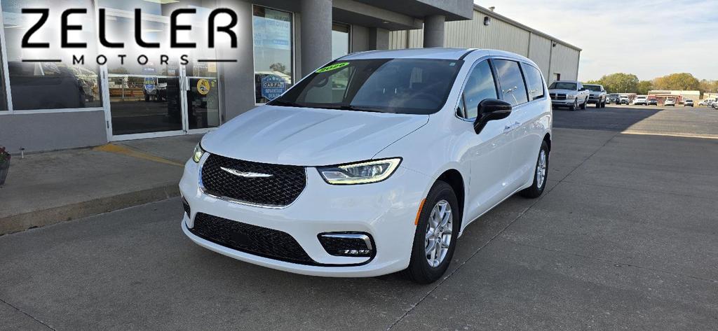 new 2026 Chrysler Pacifica car, priced at $43,335