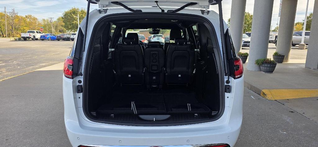 new 2026 Chrysler Pacifica car, priced at $43,335