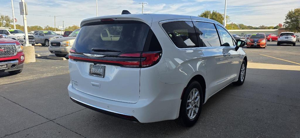 new 2026 Chrysler Pacifica car, priced at $43,335