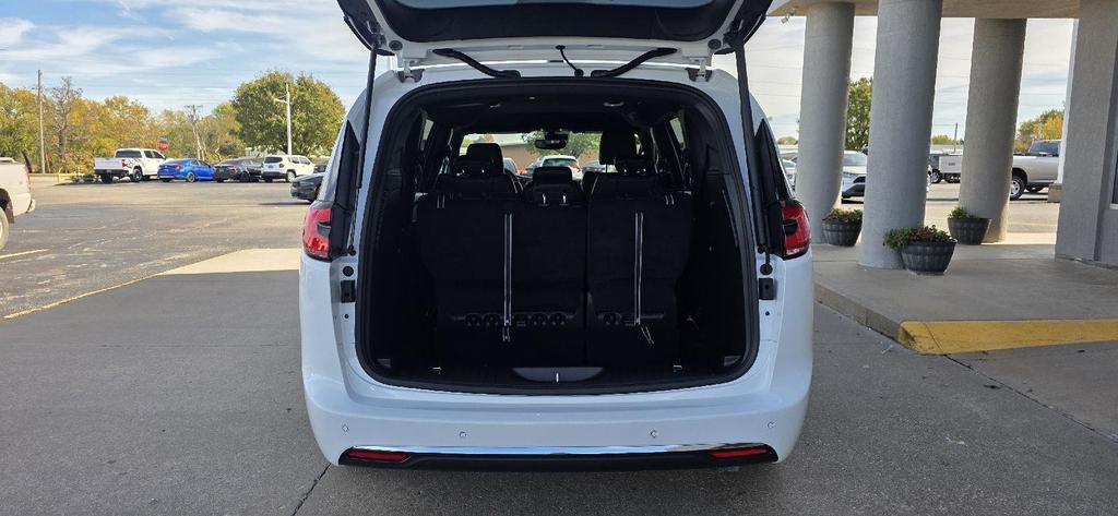 new 2026 Chrysler Pacifica car, priced at $43,335