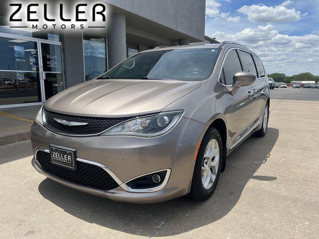 used 2017 Chrysler Pacifica car, priced at $11,487