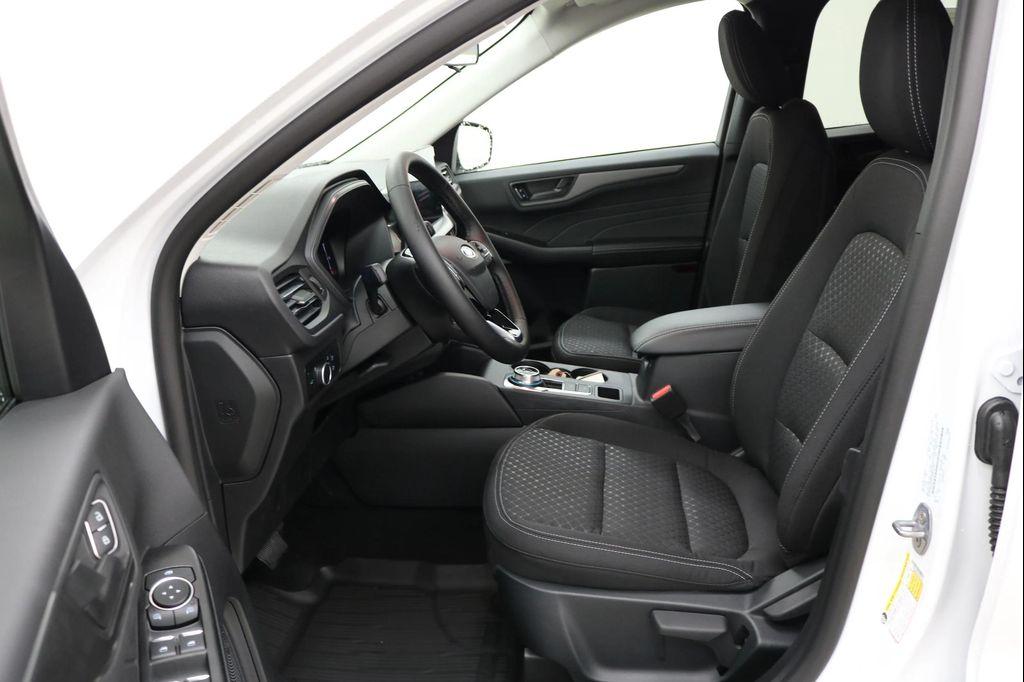 new 2025 Ford Escape car, priced at $30,400