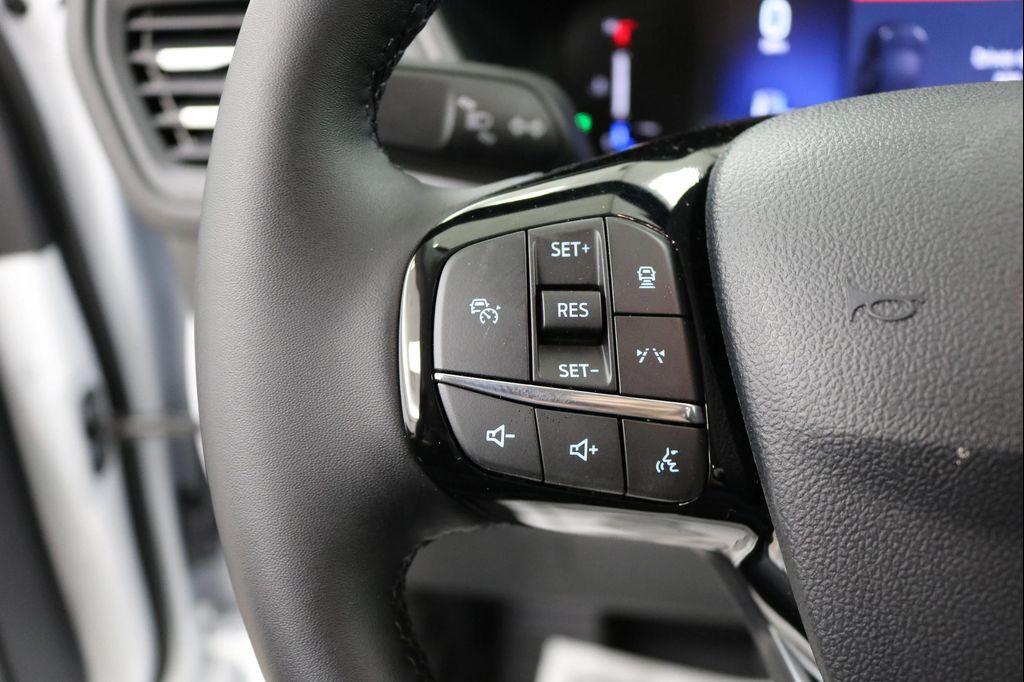 new 2025 Ford Escape car, priced at $30,400