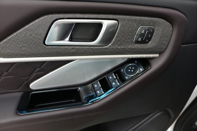 new 2025 Ford Explorer car, priced at $57,368