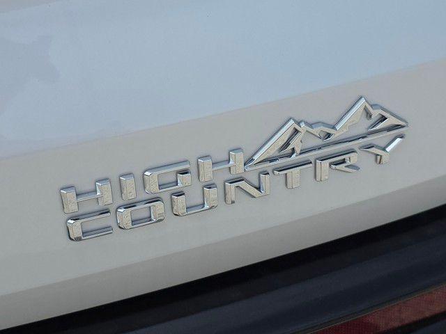 new 2025 Chevrolet Traverse car, priced at $56,998