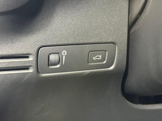 used 2021 Volvo XC40 car, priced at $24,990