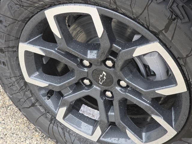 new 2025 Chevrolet Equinox car, priced at $31,990