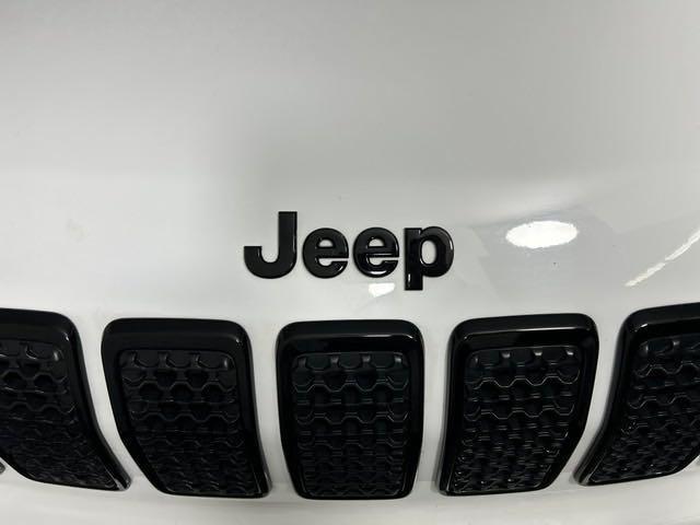 used 2023 Jeep Cherokee car, priced at $19,990